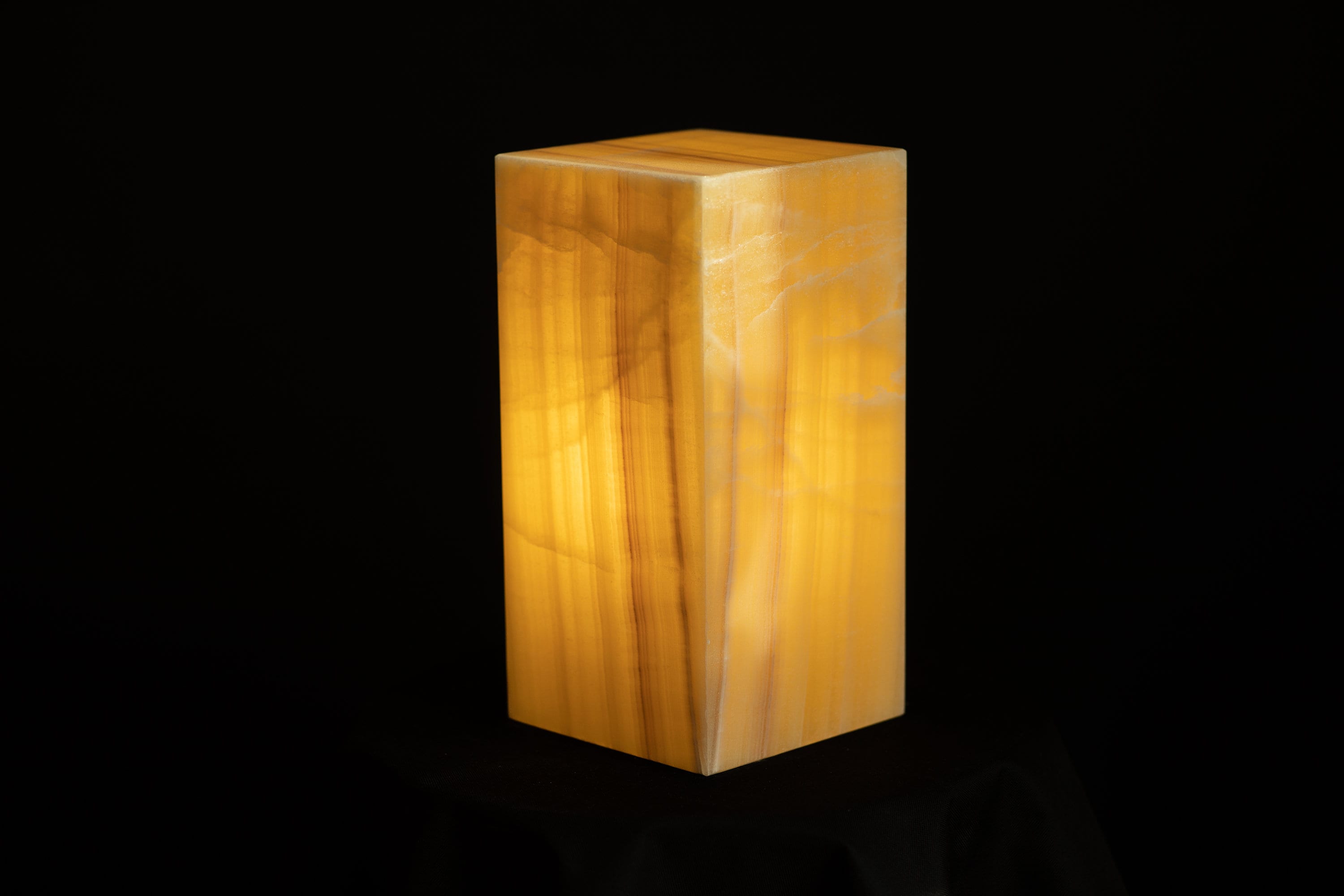 Vertical Brown Banded Onyx Lamp
