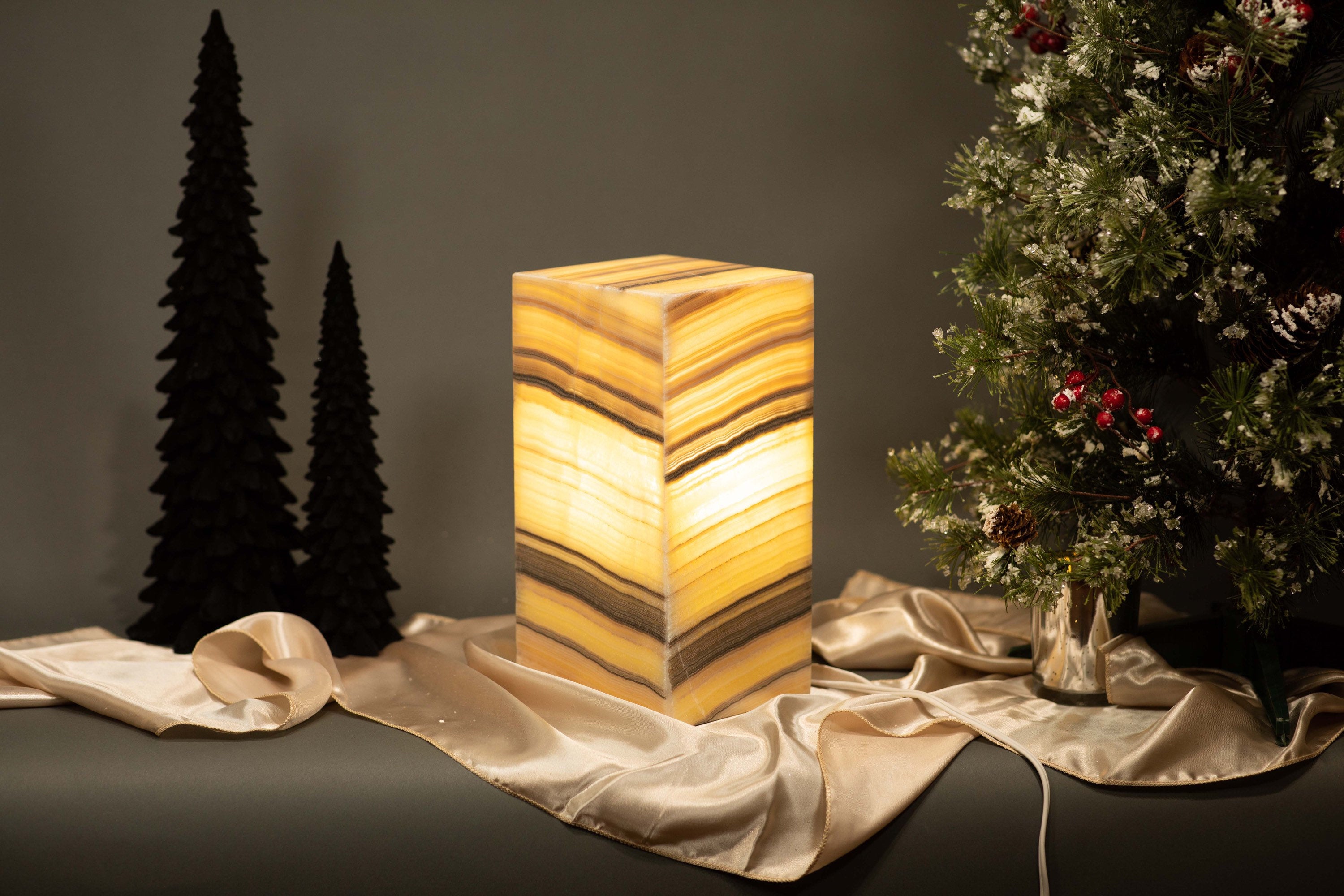 Patterned Lines Onyx Lamp