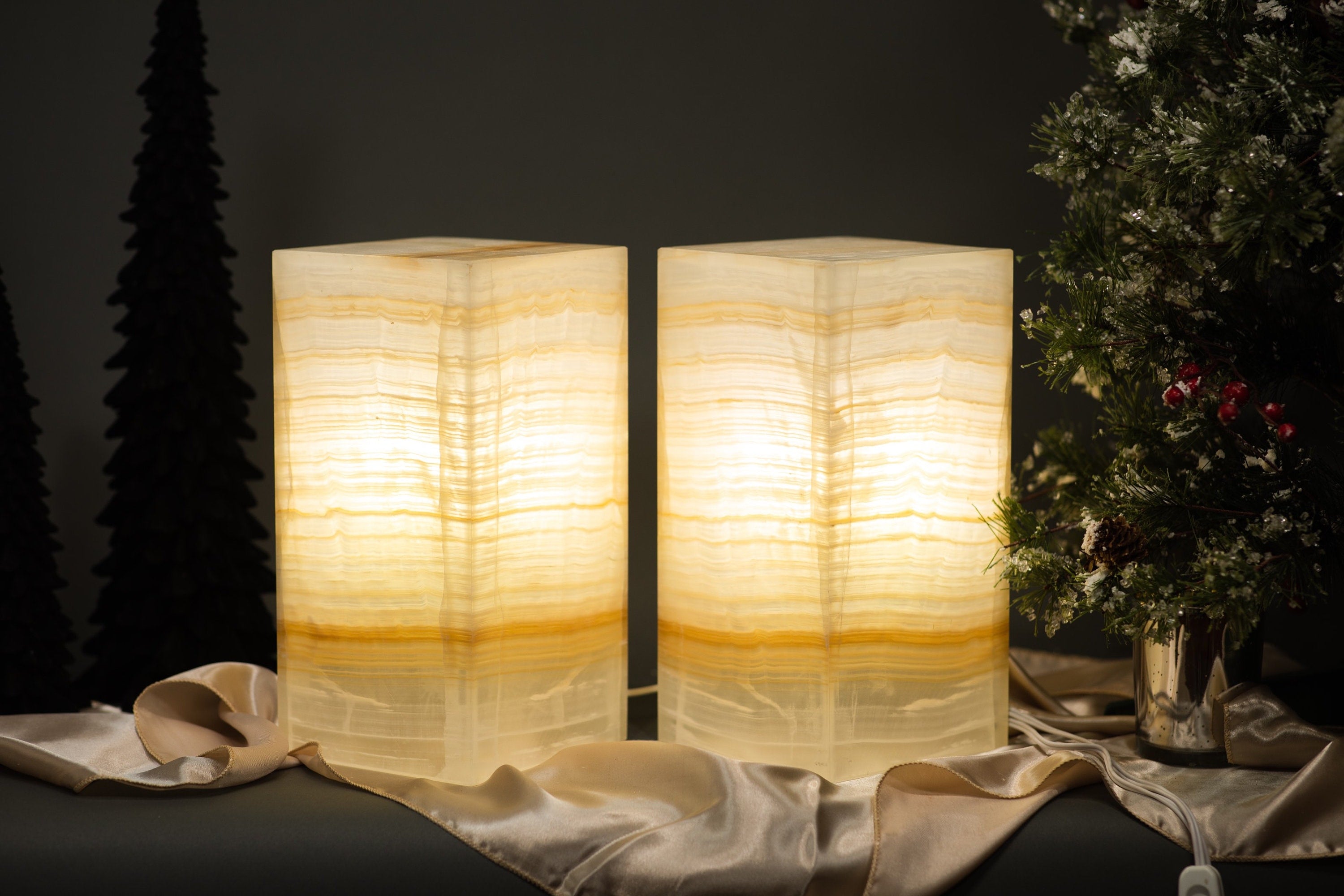 Contemporary Amber Onyx Lamp Set - Geometric Shape - 12 Inches - Ideal for Holiday Decor