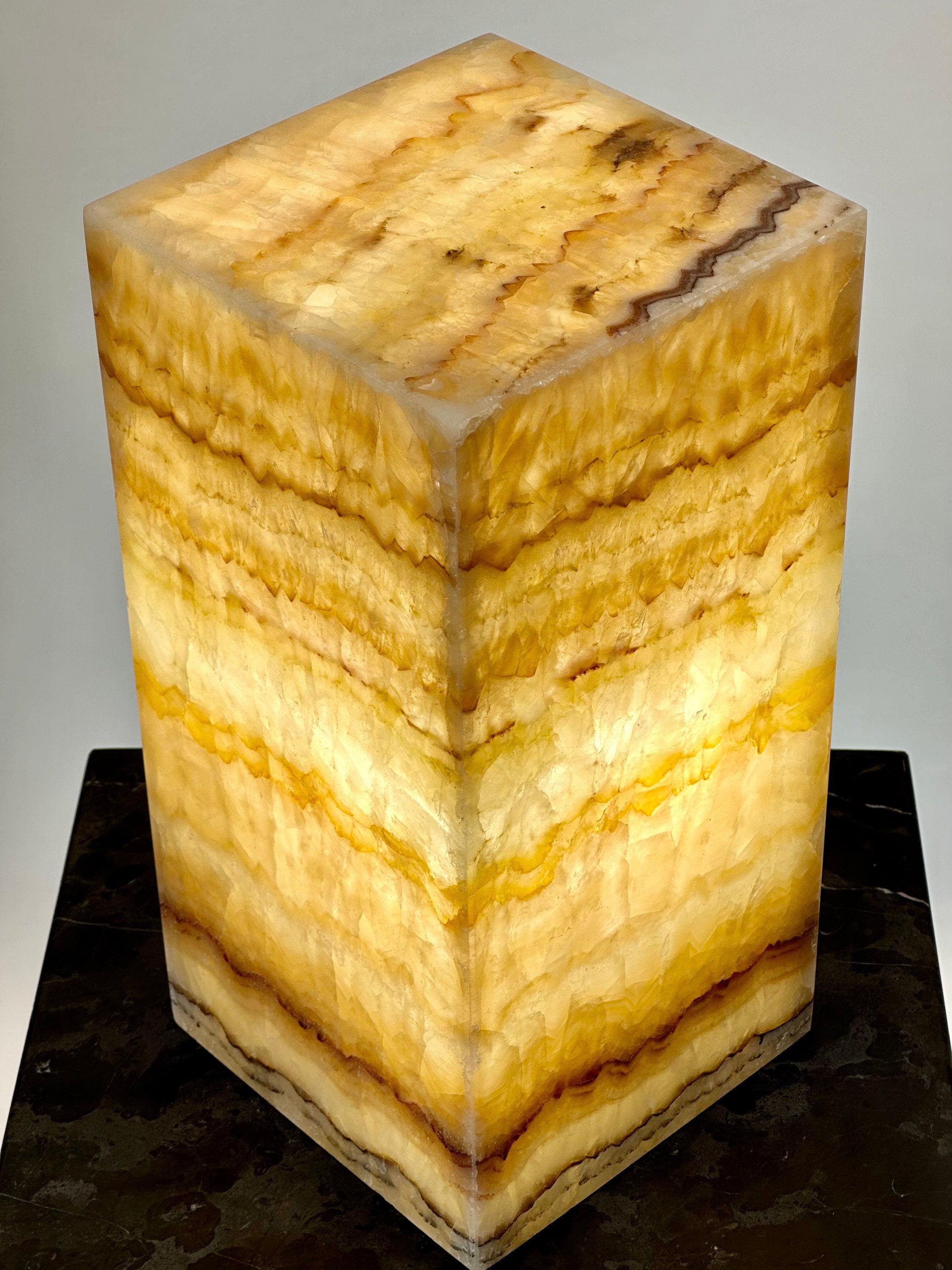 Stunning Onyx Table Lamp - Unique and Exquisite Stone Lamp for Living Room & Bedroom. An Eye-Catching Highlight for Your Home Dcor