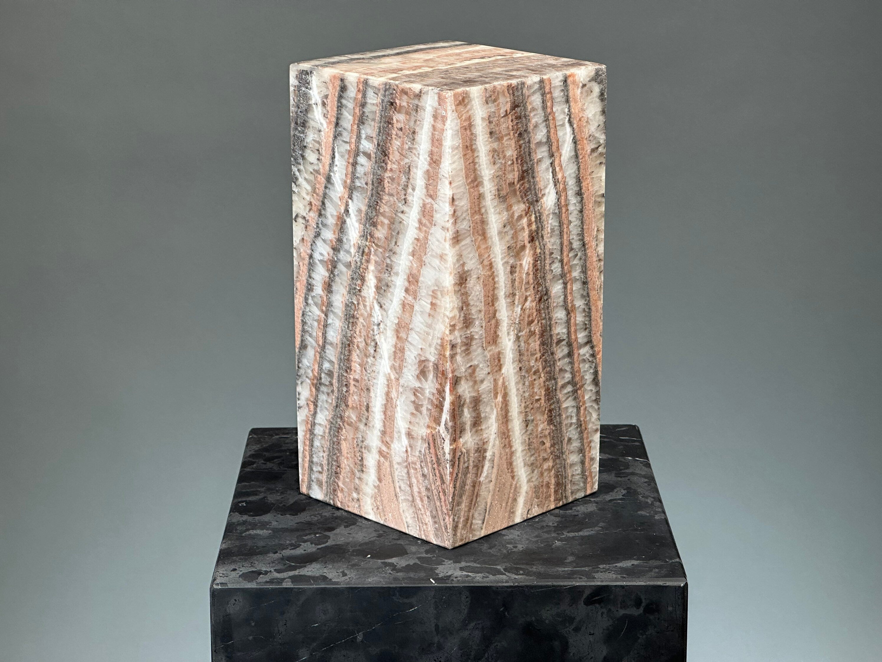 Stunning Onyx Table Lamp - Unique and Exquisite Stone Lamp for Living Room & Bedroom. An Eye-Catching Highlight for Your Home Dcor