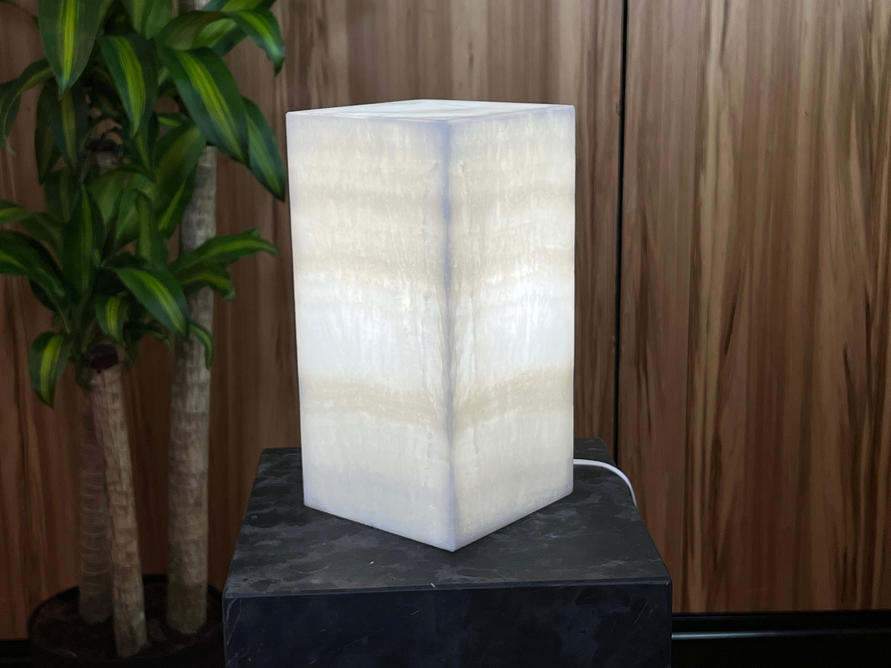 Horizontal Banded Onyx Lamp- White - Bedside Lamp, Nightlight, Modern Lighting