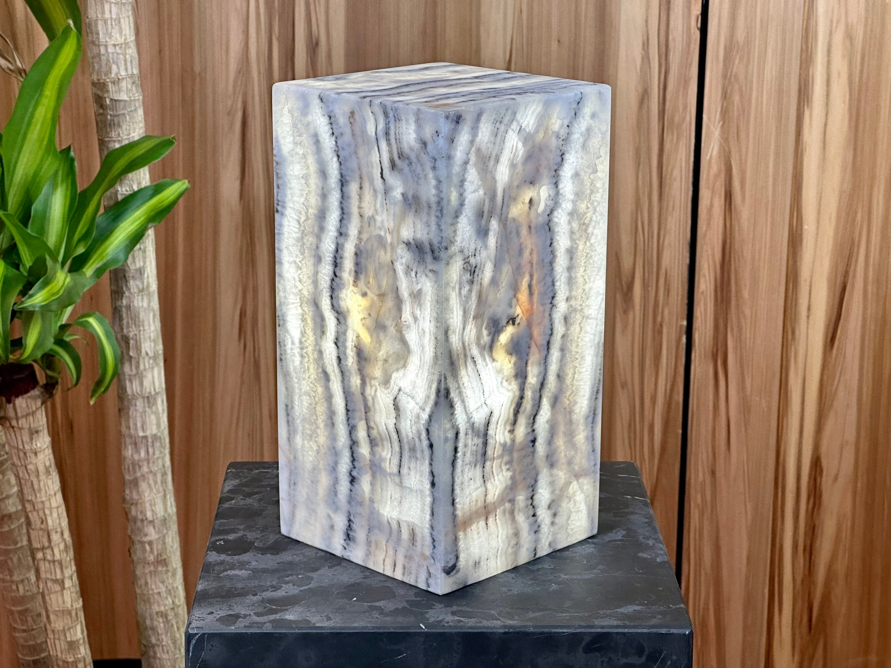 Elegant Onyx Desk Lamp - Modern and Chic Handcrafted Table Lamp for Office, Study, or Nightstand, Perfect Gift for Any Occasion