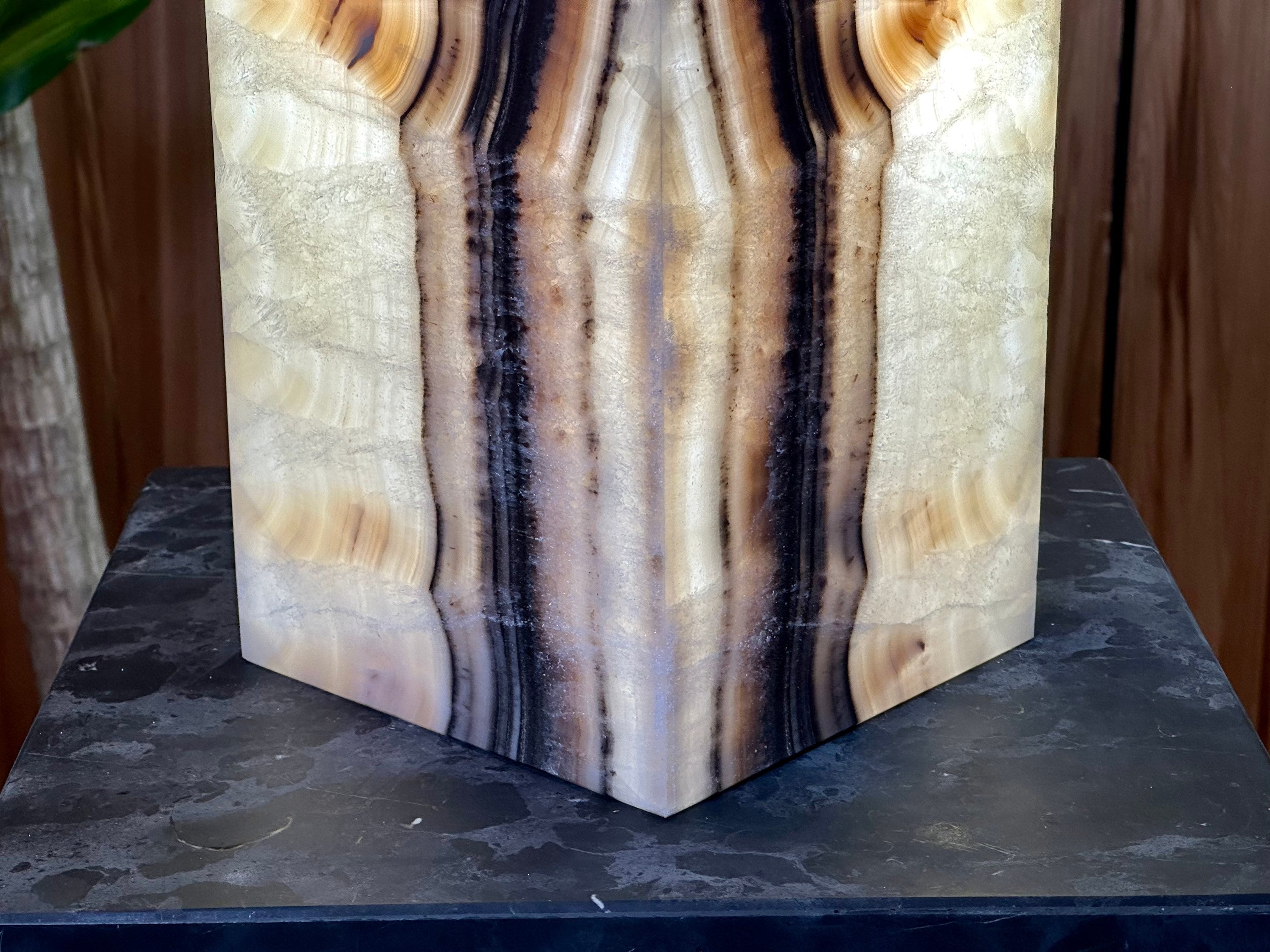 Artisanal Onyx Stone Table Lamp - This elegant Stone Table Lamp adds a touch of luxury to any space - Natural Onyx - Gifts